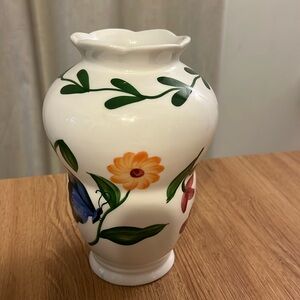 Ceramic Pottery Vase Hand Painted by Pacific Rim. White. Flowers